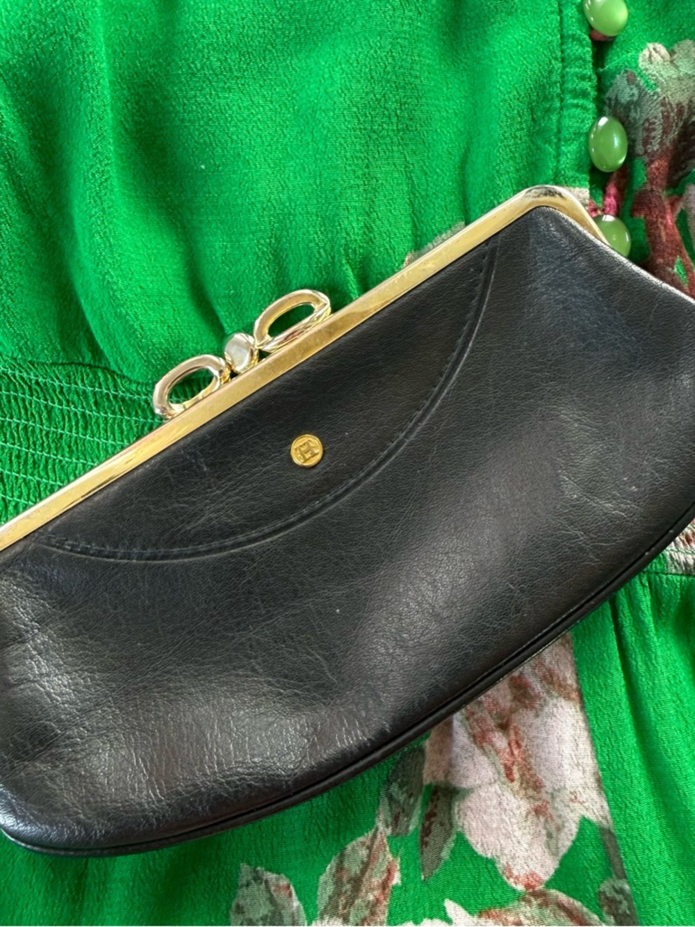 Vintage Black Leather Kiss Lock Clutch Gold Frame Structured Minimalist Classic